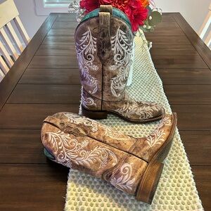 Corral boots